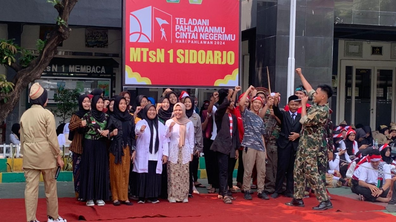 Sepuluh-Nopember_Campur-kostum-apik-1250x700